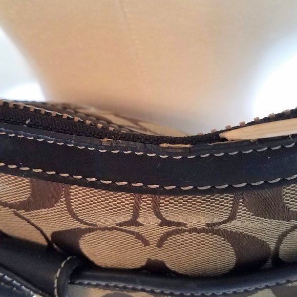 Coach Legacy Signature Khaki purse - Picture 15 of 16